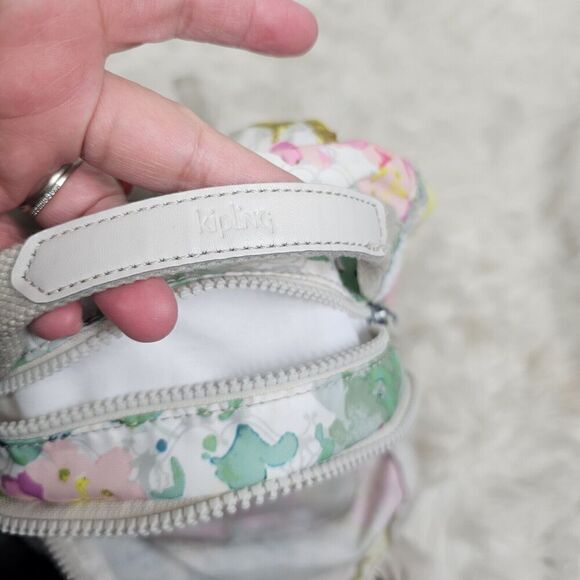 Kipling Seoul Floral Print 15\